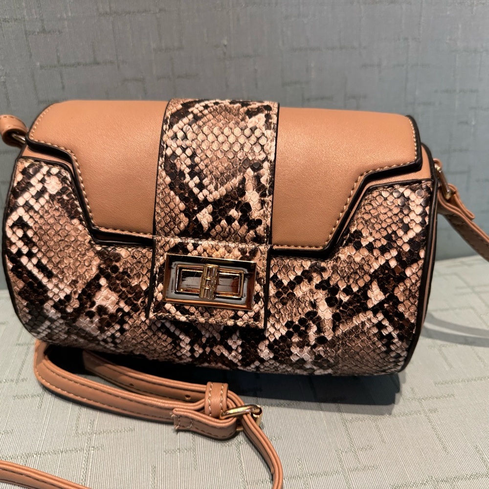 Isabelle chic barrel bag